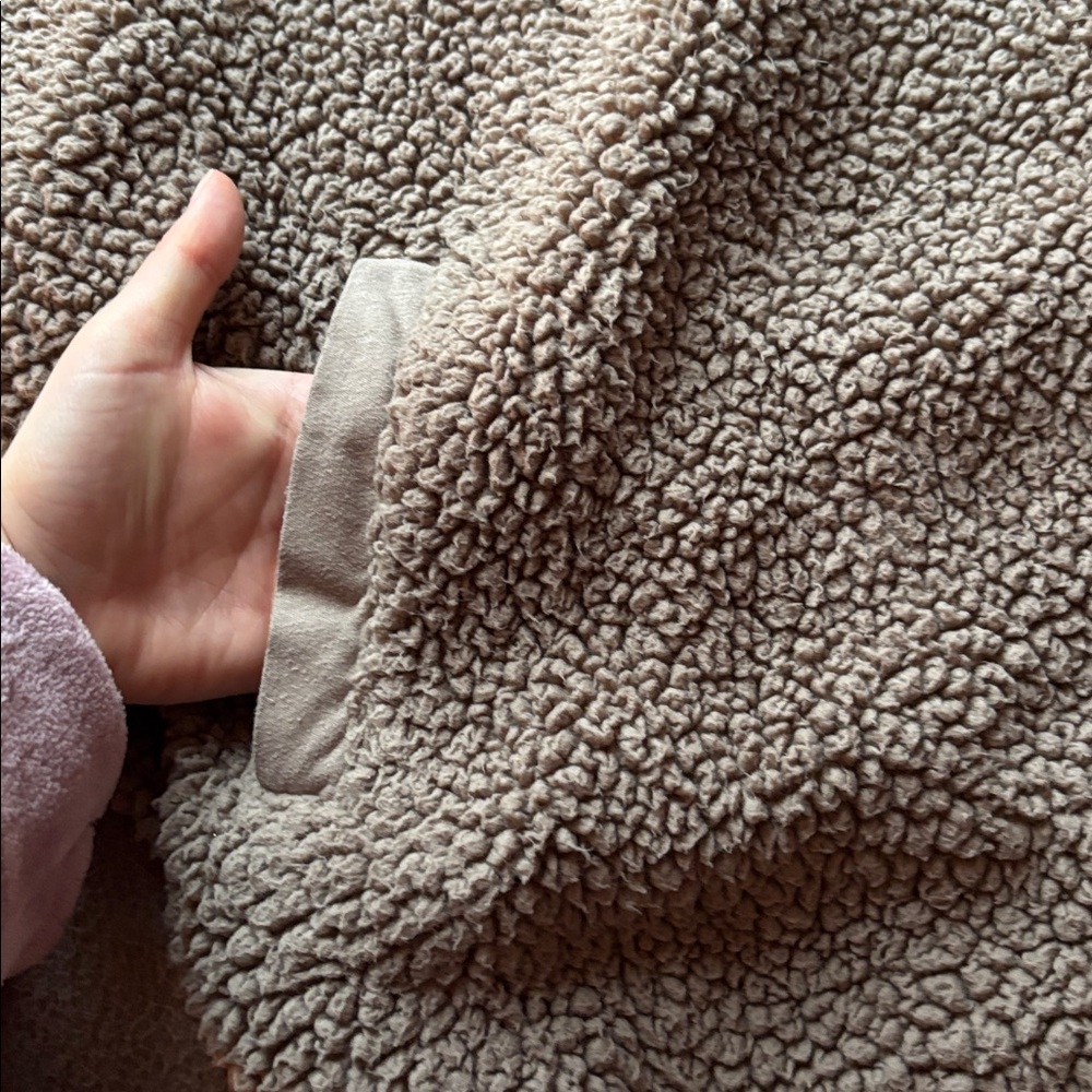 Abercrombie Sherpa - Picture 3 of 5